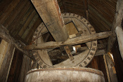 Detail vnitřního soukolí, větrný mlýn Störlinge, ostrov Öland. Švédsko