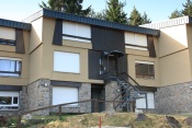 Řadová zástavba rodinnými domy. Masella, Španělsko