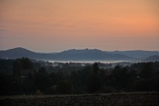 Svítá nad Arnolticemi