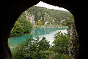 Chorvatsko - Plitvička jezera - jeskyně nad jezerem Kaludjerovac