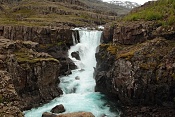 Vodopád Sveinstekksfoss na řece Fossá