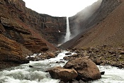 Vodopád Hengifoss na řece Hengifossá