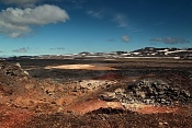Lávové pole u v geotermální oblasti Leirhnjúkur