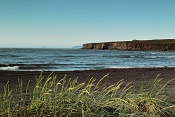 Záliv Skagalfjördur a útesy pod vřesovištěm Tvídægra