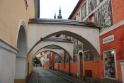 Litomyšl, opěrné pilíře ulice Josefa Váchala