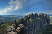 Vorderer Torstein, Schrammtor, jehla Tante, Mittlerer Torstein, Hoher Torstein a Falkenstein – Schrammsteine. Saské Švýcarsko