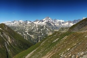 Finsteraanhorn (4274 m) z Fukapassu. Švýcarsko