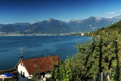 Montreaux a jezero Lac Léman (Ženevské jezero). Švýcarsko