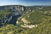 Meandr kaňonu řeky d´Ardéche. Rhône-Alpes. Francie